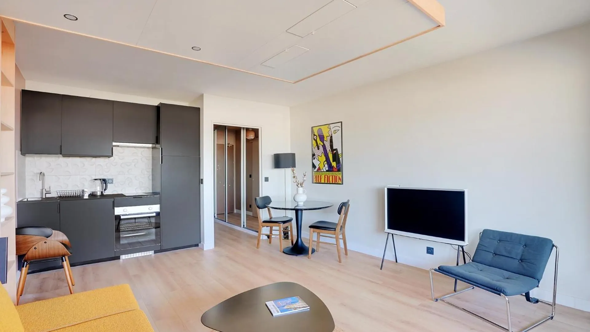 Apartment Studio Refait A Neuf Avec Balcon Et Vue Sur La Seine - Bail Mobilite Paris