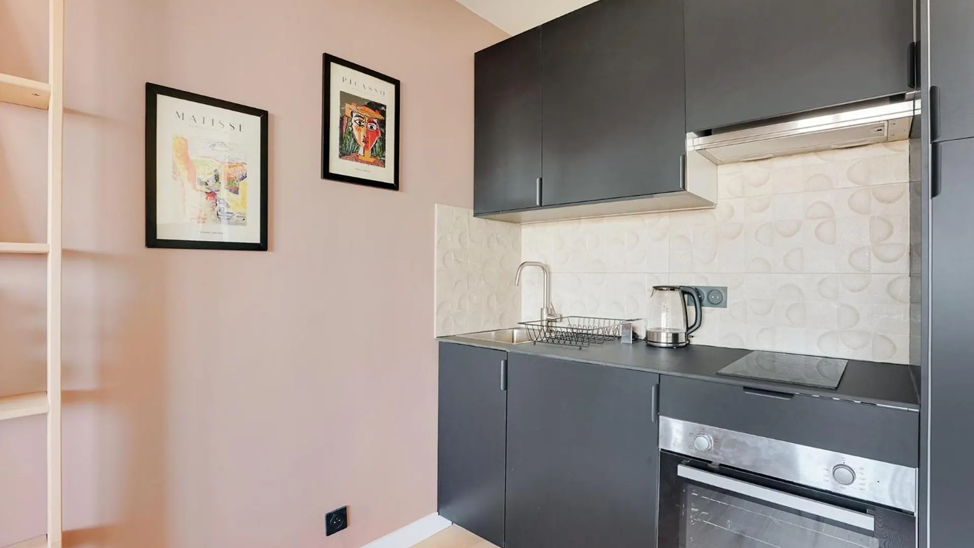 Studio Refait A Neuf Avec Balcon Et Vue Sur La Seine - Bail Mobilite Paris