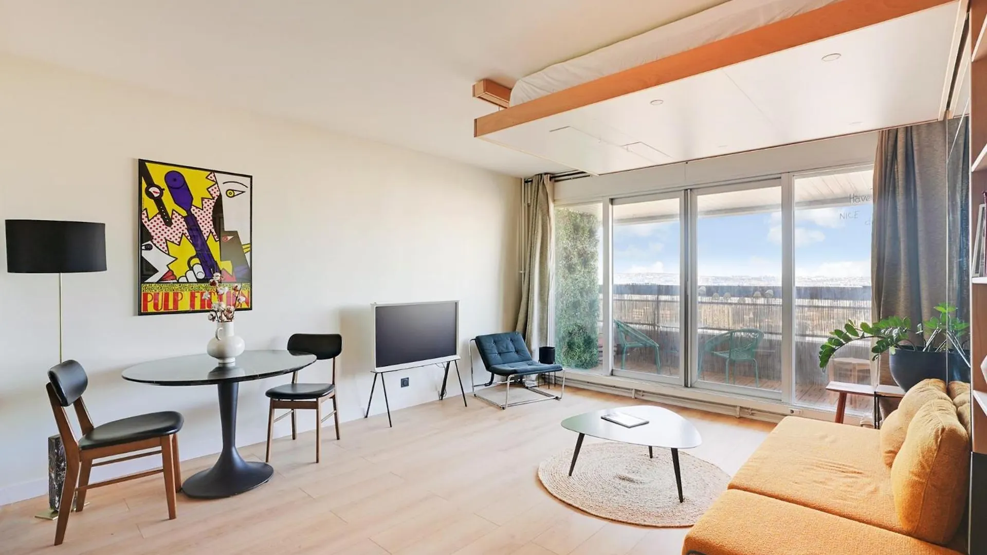 Studio Refait A Neuf Avec Balcon Et Vue Sur La Seine - Bail Mobilite Paris Apartment