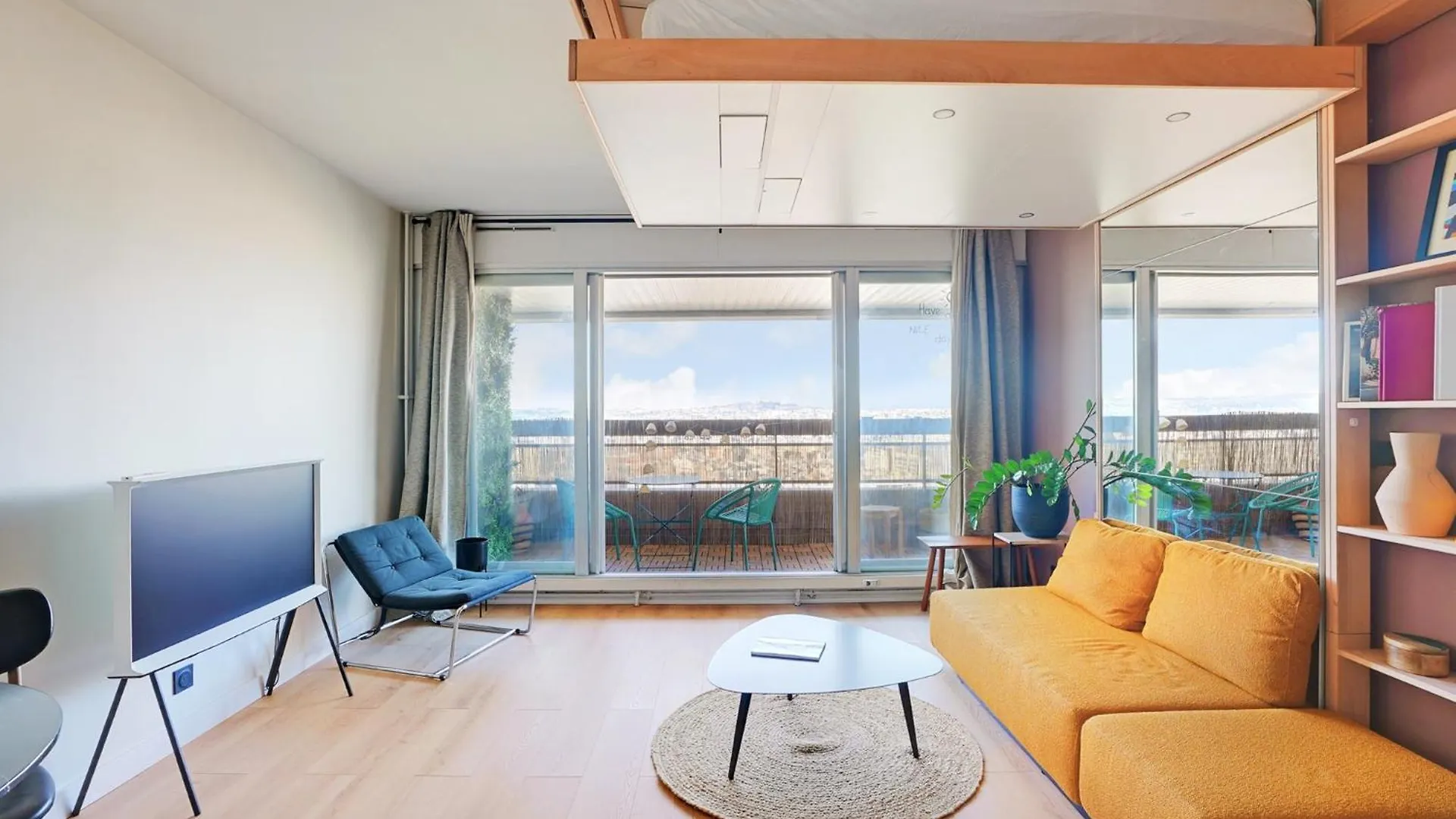 Studio Refait A Neuf Avec Balcon Et Vue Sur La Seine - Bail Mobilite Paris