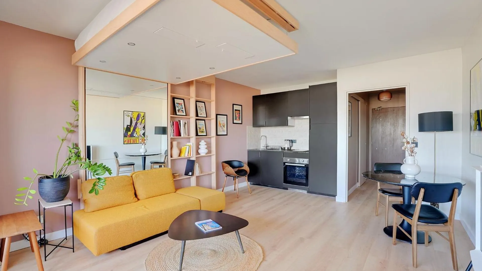 Studio Refait A Neuf Avec Balcon Et Vue Sur La Seine - Bail Mobilite Paris